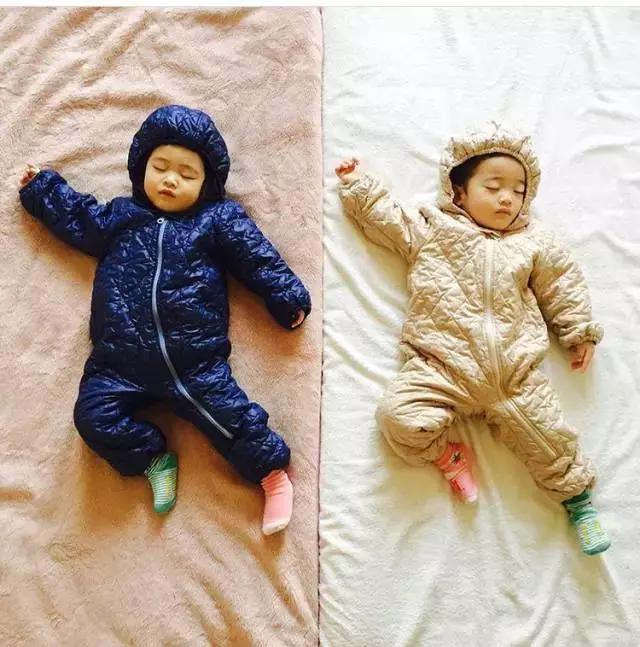 这个日本女人竟然对自己熟睡的孩子做出了这些......