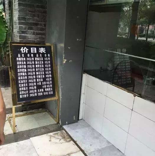 离开成都这多年，发现心念念的还是这碗4块钱的汤饭