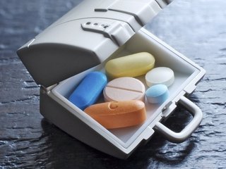 他汀不能和哪些食物同服,他汀不能跟哪些抗生素同服