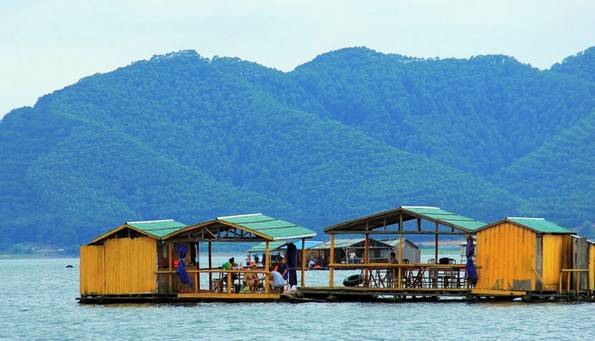 又到了夏天路边烧烤,又到了烧烤的时候