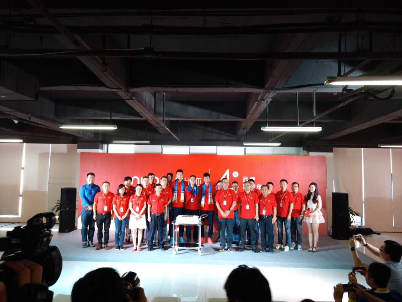 c罗生日礼物送兄弟,c罗39岁生日礼物