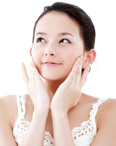 秋冬脸干燥起皮用什么护肤品,在秋季干燥肌肤该怎样去拯救