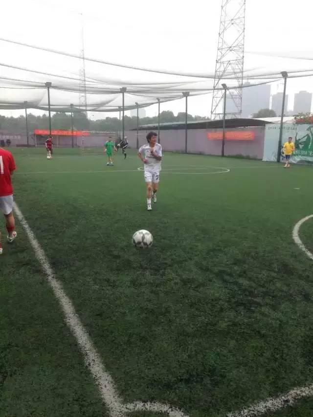 室内足球场射门,史上最精准的射门