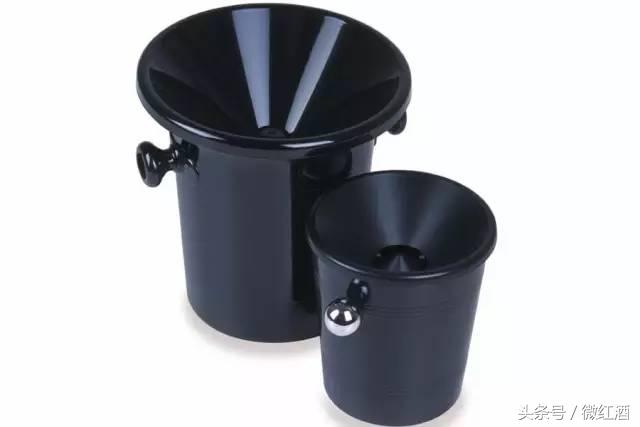 喝葡萄酒为什么要吐酒,葡萄酒倒酒的正确方式