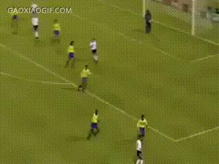 足球场上的尴尬失误瞬间,疯狂的足球2019世界足坛搞笑瞬间