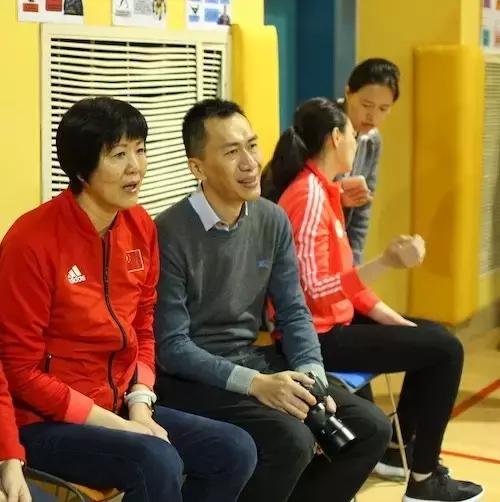 郎平在上海的这个细节，或许暴露了她至今未能续约的根本原因