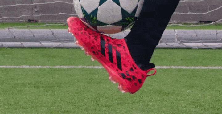 阿迪达斯glitch变形金刚,阿迪达斯最新足球鞋测评