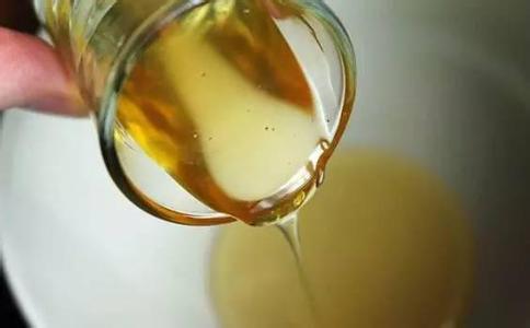 喝完蜂蜜嘴巴为什么是苦的,蜂蜜喝了嘴涩