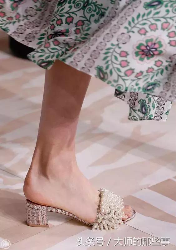 这双鞋成时尚界新宠,明星同款珍珠鞋
