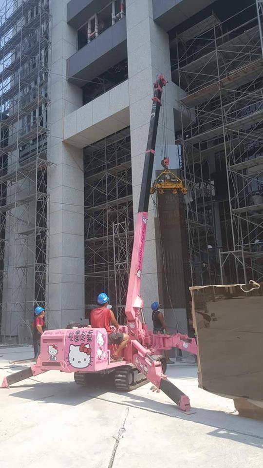 午间段子丨谁说挖掘机不能是女的？当谁不是小公举
