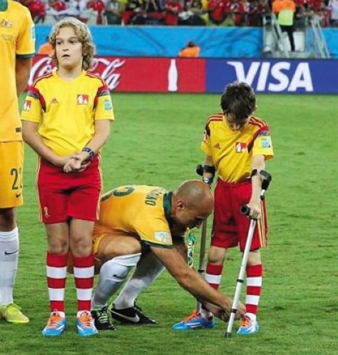 球迷与球星感人瞬间集锦,足球球星感人瞬间