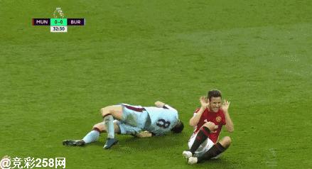曼联三次离谱传中,曼联神奇换人3分钟破门