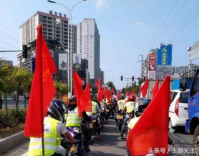 茂名信宜昨天举办了一场浪漫潮流的摩托机车婚礼