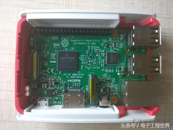 一起玩树莓派3+迟来的Pi3开箱评测
