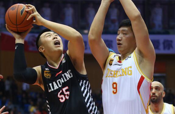 辽篮夺冠郭艾伦直播杨鸣,辽篮总决赛主场送球衣