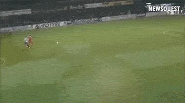 疯狂足球搞笑足球集锦,足球超级大失误视频集锦