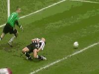 足球场上的尴尬失误瞬间,疯狂的足球2019世界足坛搞笑瞬间