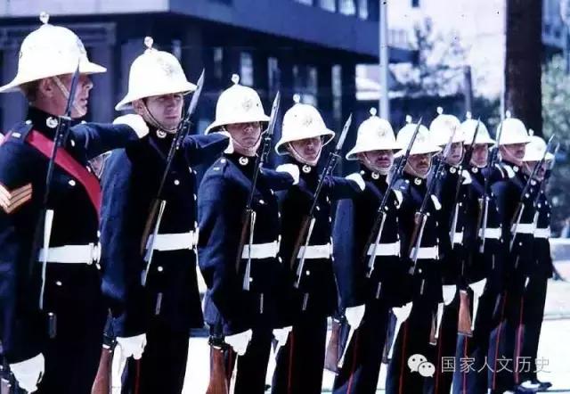 越南军队标志性头盔,越南士兵头盔为什么是斗笠