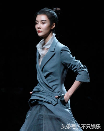 迈克尔杰克逊车晓视频,车晓曝文艺写真