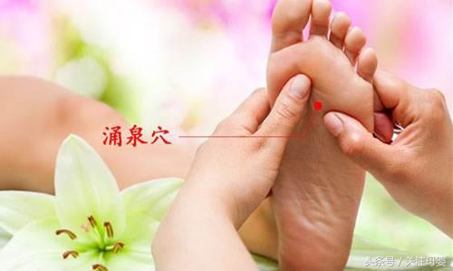 女人手脚冰凉的原因和解决方法,女性手脚冰凉容易出汗是什么原因