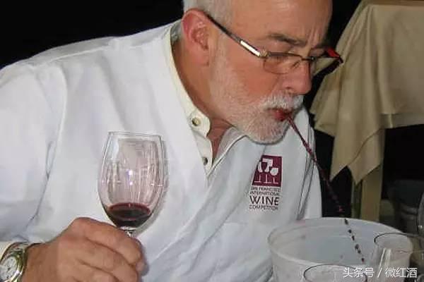 喝葡萄酒为什么要吐酒,葡萄酒倒酒的正确方式