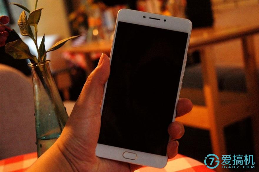 目前最值得入手的魅蓝手机,魅蓝max优缺点