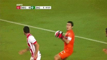 足球球迷状态搞笑gif,足球赛搞笑图片