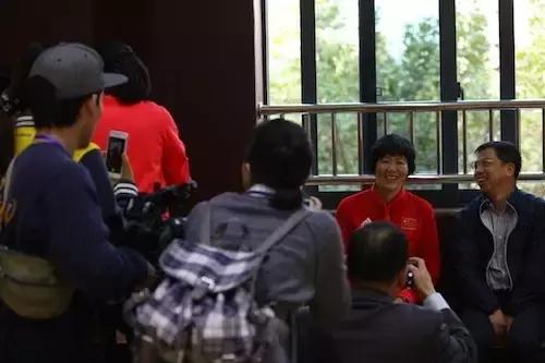 郎平在上海的这个细节，或许暴露了她至今未能续约的根本原因