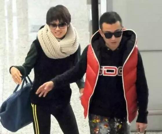 关晓彤一件大衣2万，马伊琍一个包一两万，娱乐圈的消费观学不来