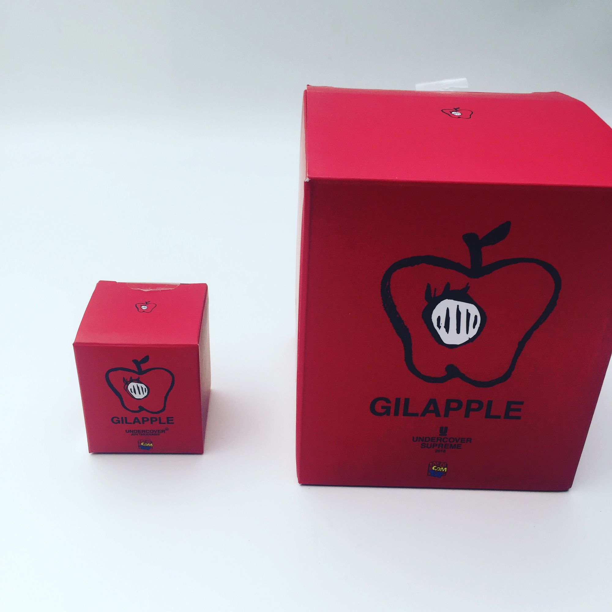 一块700多砖头一个上千的苹果，SUPREME颠覆你的价值观