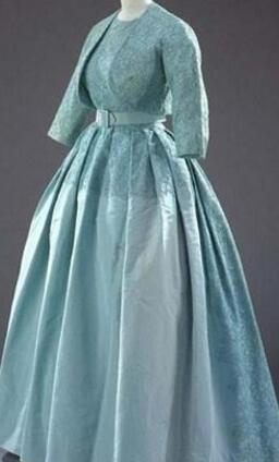 英国女王的高级礼服,英国女王的着装风格