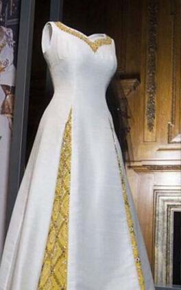 英国女王的高级礼服,英国女王的着装风格