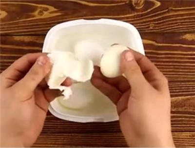 剥大蒜最简单的方法是什么,巧剥蒜皮图解