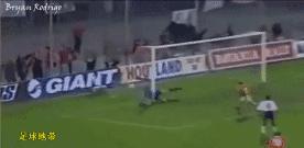 足球中场任意球的技巧,罗纳德科曼罚球技巧