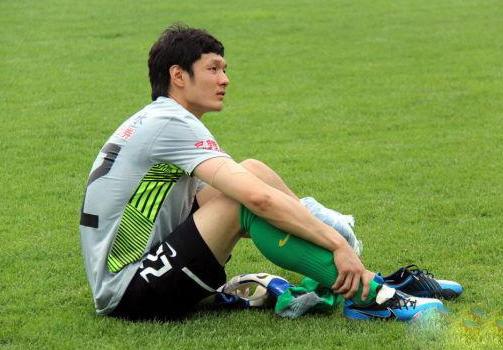 王大雷和颜骏凌哪个才是首发门将,国足三大中锋谁最强