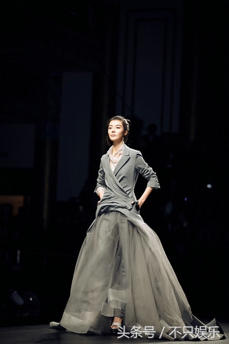 迈克尔杰克逊车晓视频,车晓曝文艺写真