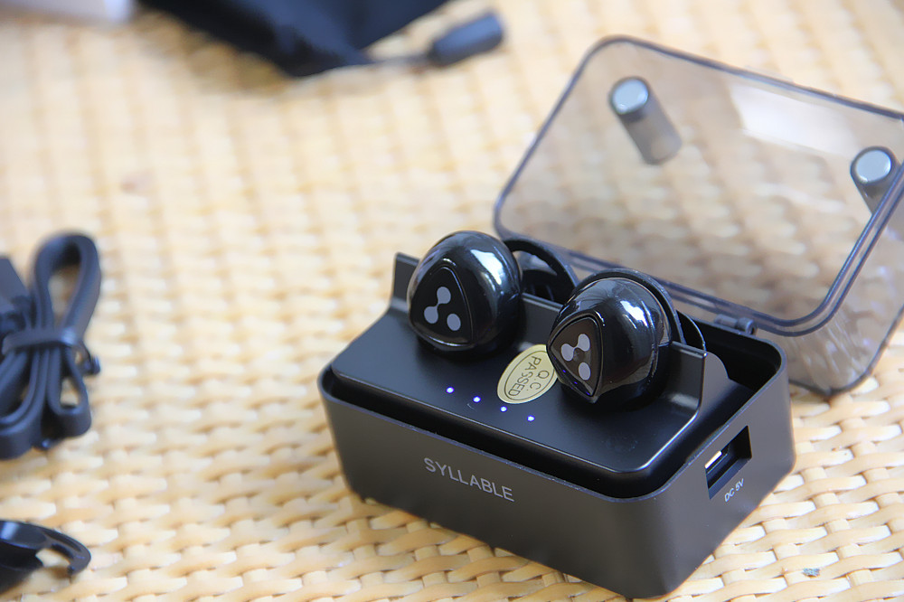 主耳机监听副耳机,主音质蓝牙耳机