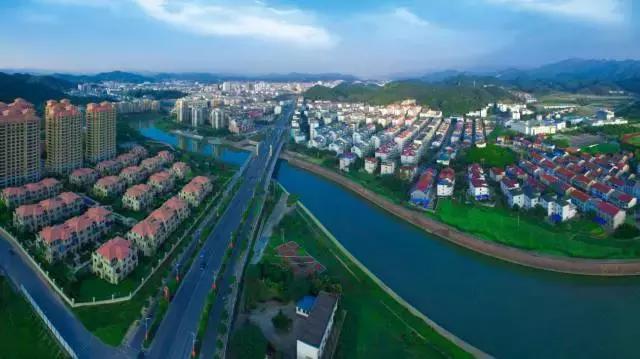 周末气温开始回升,周末天气转晴但温度低迷