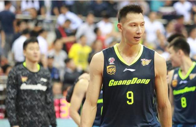 易建联李宁事件李宁处理结果,易建联脱鞋事件对李宁影响