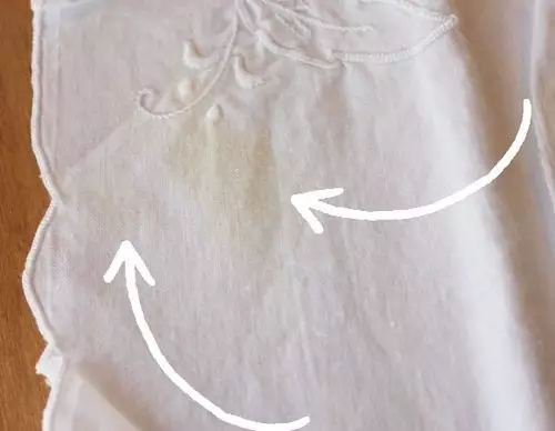 小妙招衣服染上笔墨怎么洗,用什么方法能把衣服上染的色洗掉