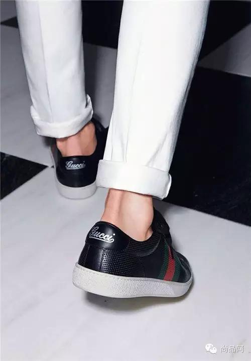 男士红色运动鞋子怎么搭配衣服,165男士增高运动鞋搭配裤子