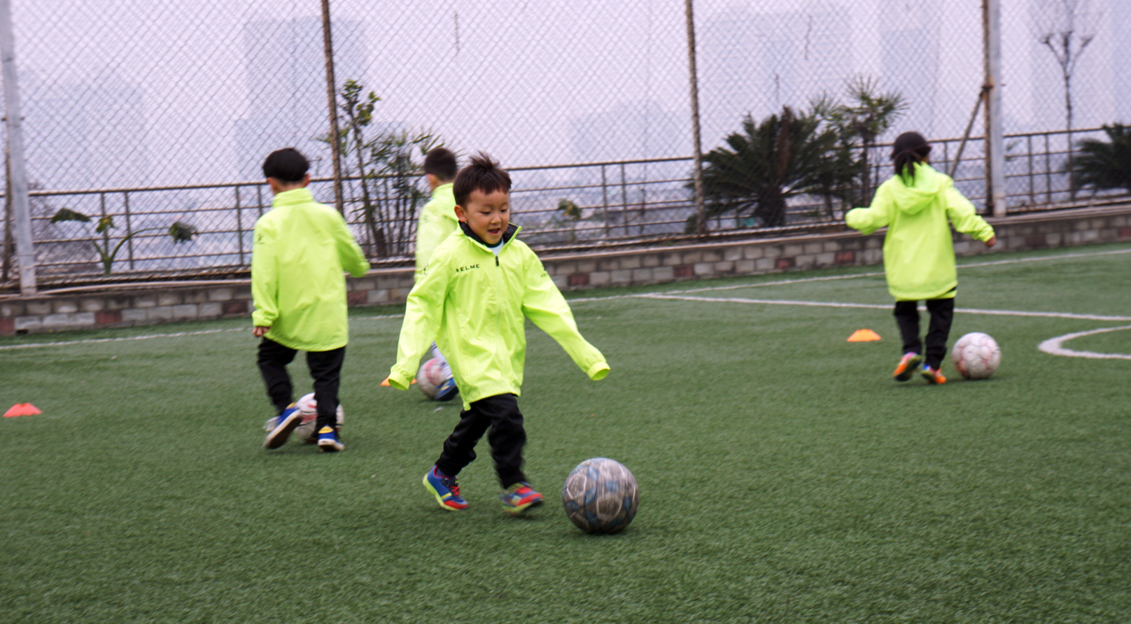 黎教练展示讲解,黎教练现场教学