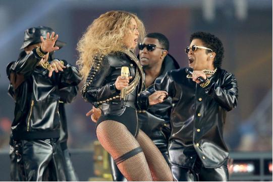 ladygaga碧昂丝雷哈娜,nfl超级碗中场秀ladygaga