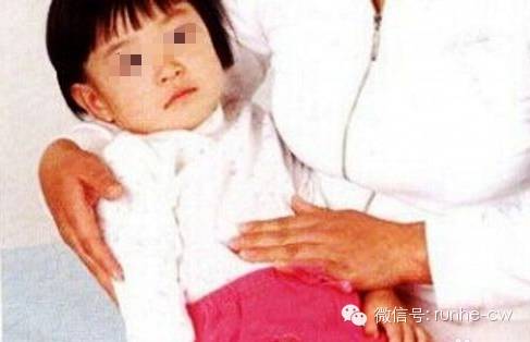 3岁孩子半夜吐泡沫粘液,三岁女童排出米黄色液体