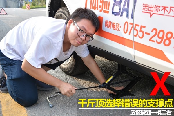 爆胎更换轮胎视频教程,爆胎怎么办教你怎么换轮胎