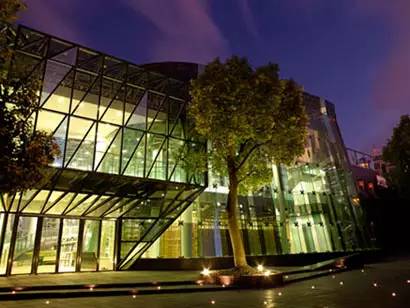 OMG！“鸡爪女”又在地铁12号线上吃起了麻辣烫！