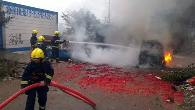 放炮把人车辆炸伤怎么办,过年车被鞭炮炸伤了怎么办
