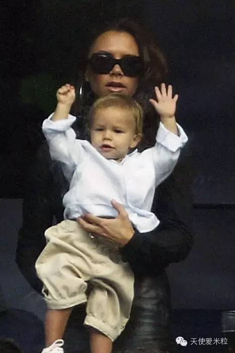 贝克汉姆一家度假最新,贝克汉姆一家六口颜值逆天