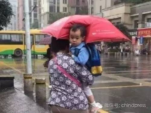 你说你煮饭就煮饭为嘛还要插中指？