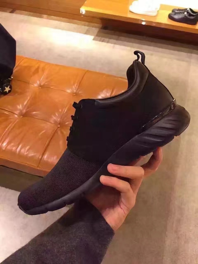 lv新出的鞋搭配裤子,lv新出的绿胶鞋